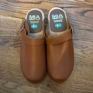 Mia clogs
